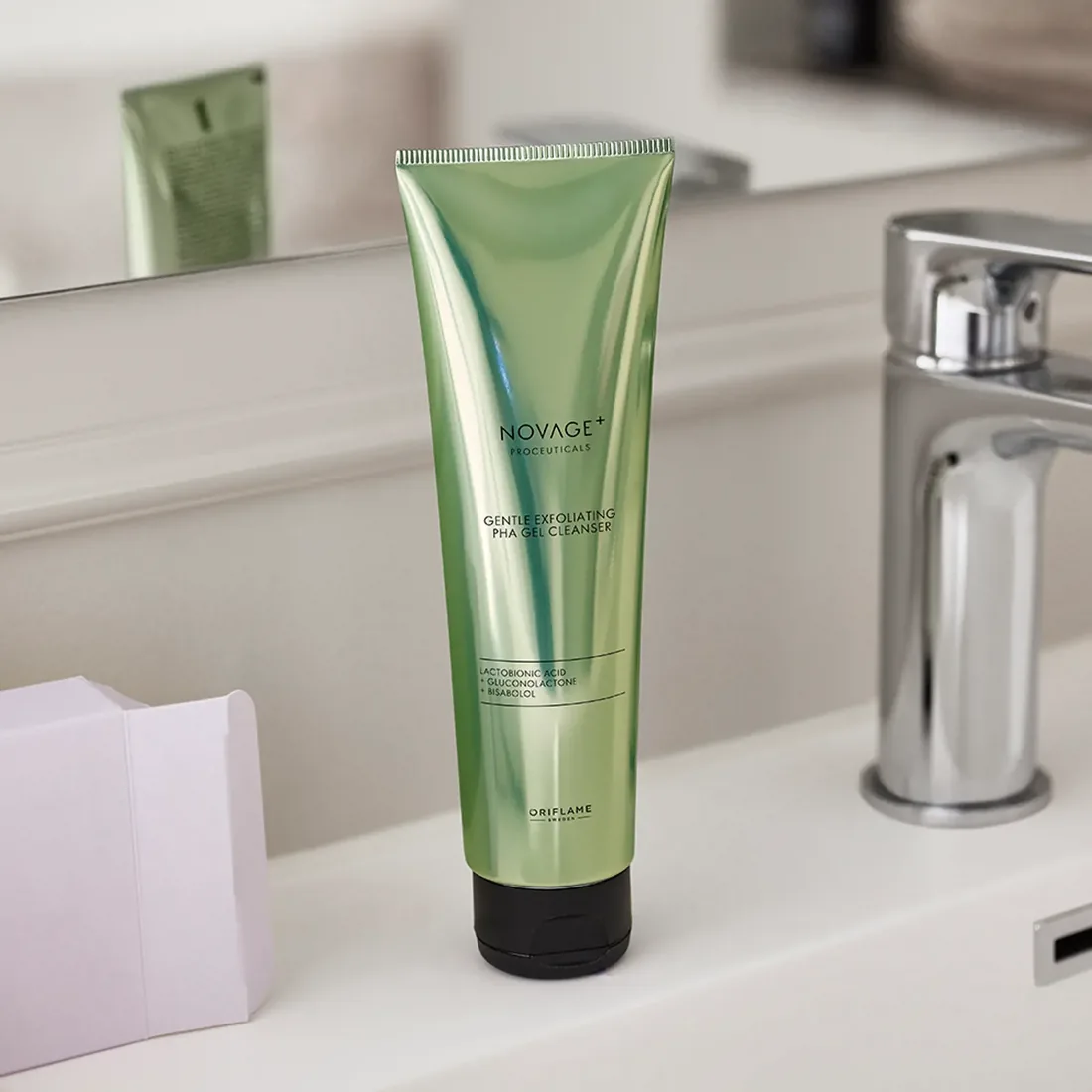 Novage+ Proceuticals Gentle Exfoliating PHA Gel Cleanser od Oriflame